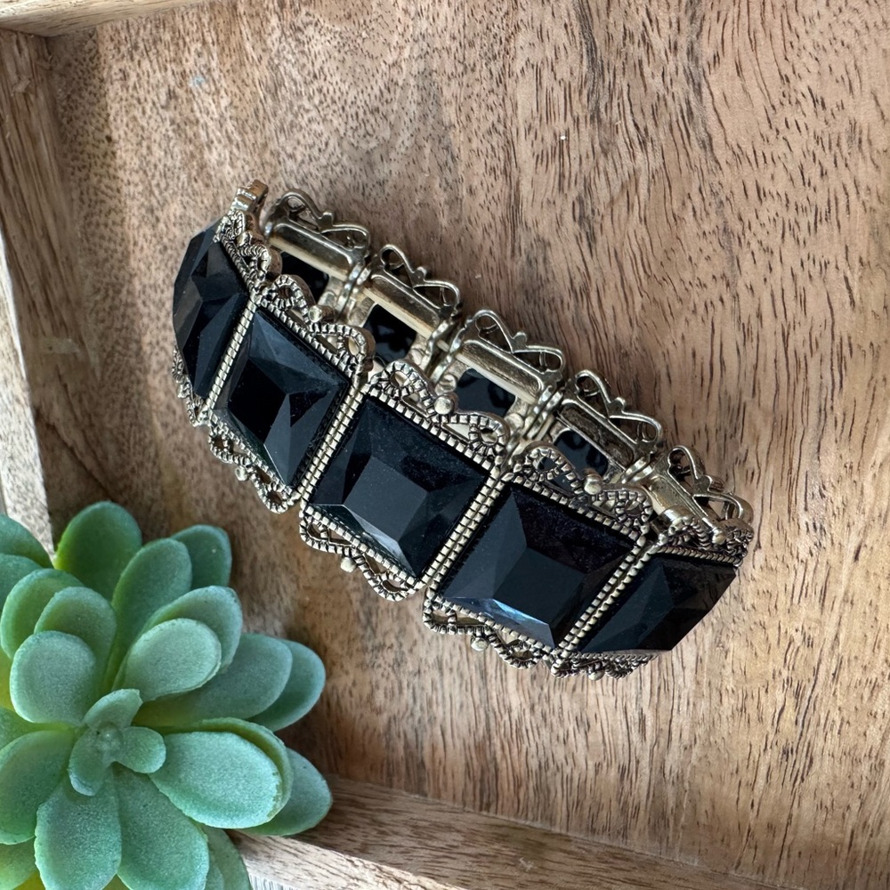 Elegant Black and Gold Bracelet